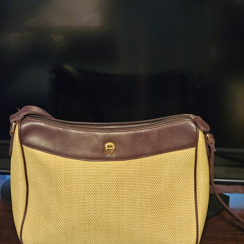 Aigner straw shoulder